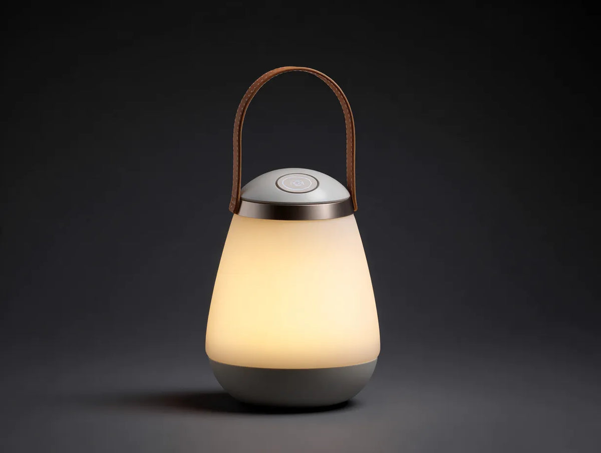 Tragbare Außenlampe 16×16×34 cm - Weiß/Braun - kompakte LED-Laterne mit Tragegriff für Terrasse und Garten